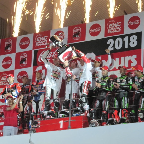 【鈴鹿8耐】決勝フィニッシュ_ブリヂストン装着チーム表彰台独占＆シリーズチャンピオン獲得!!