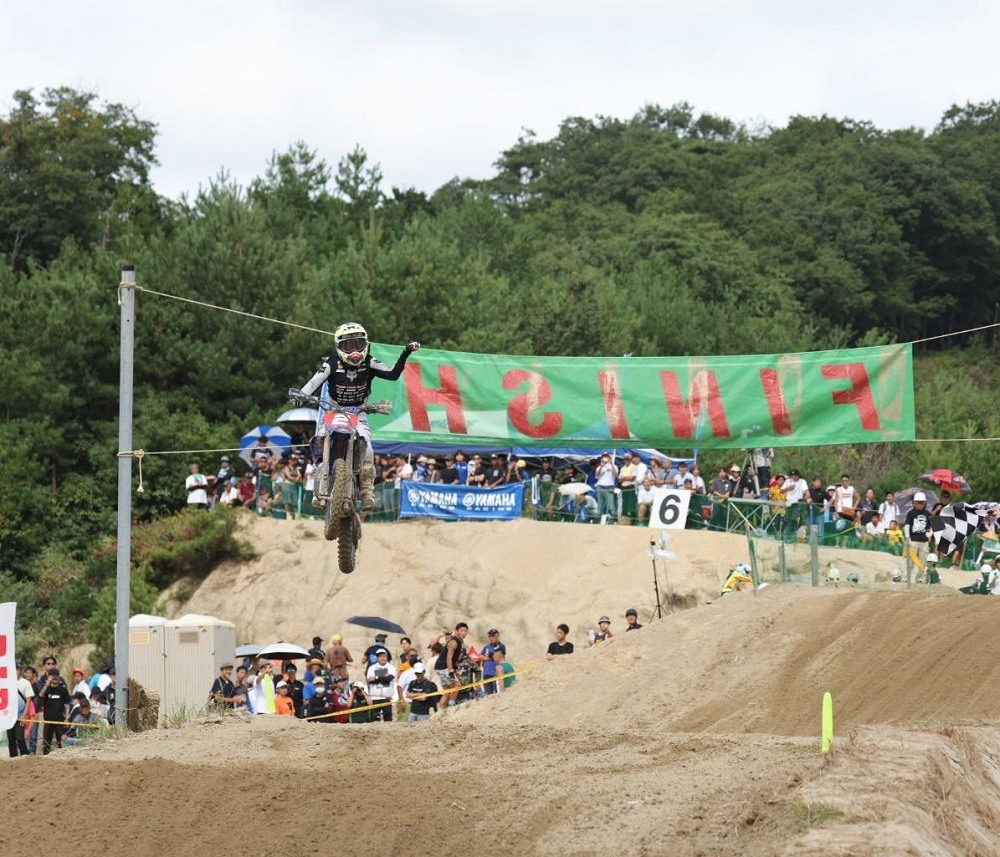 【2024年全日本モトクロス選手権 Rd.6 近畿大会 レディースクラス】本田七海が今季初優勝を挙げ、決勝4位の川井麻央を逆転してランキングトップに浮上!