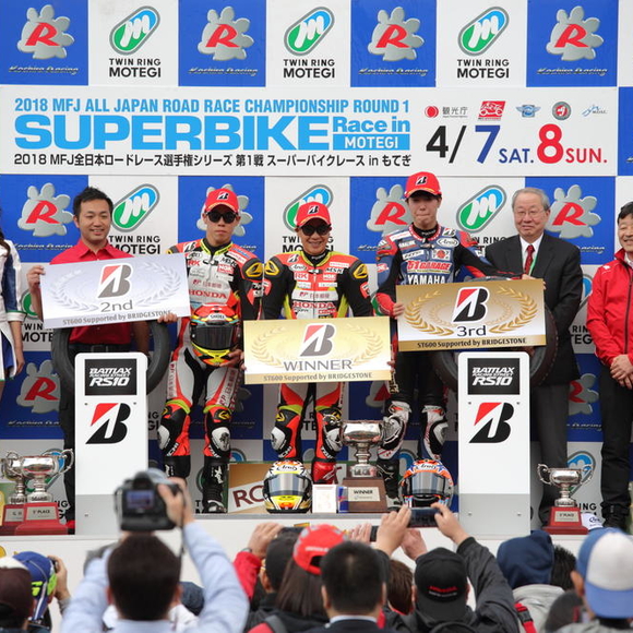 【全日本ロードレース選手権ST600クラス第１戦】5年ぶりに全日本復帰の小山知良が優勝。國峰啄磨2位フィニッシュで日本郵便 HondaDreamがワンツー