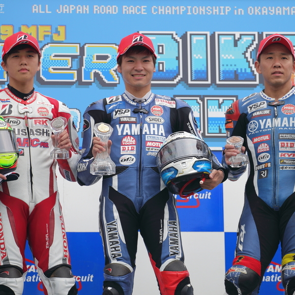 中須賀克行が予選でコースレコード更新！ ウエットのレースは野左根航汰が独走優勝！