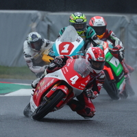 【2025年 全日本ロードレース選手権 第7戦 鈴鹿 J-GP3】岡崎静夏が激しい2位争い集団で大健闘を見せる