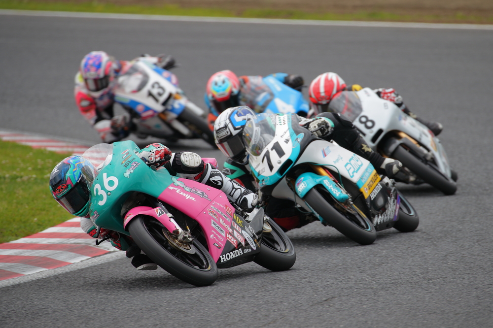 【全日本ロードレース第4戦筑波 J-GP3レース2】ドライコンディションのレース2は長谷川聖が逆転のポールtoウイン！