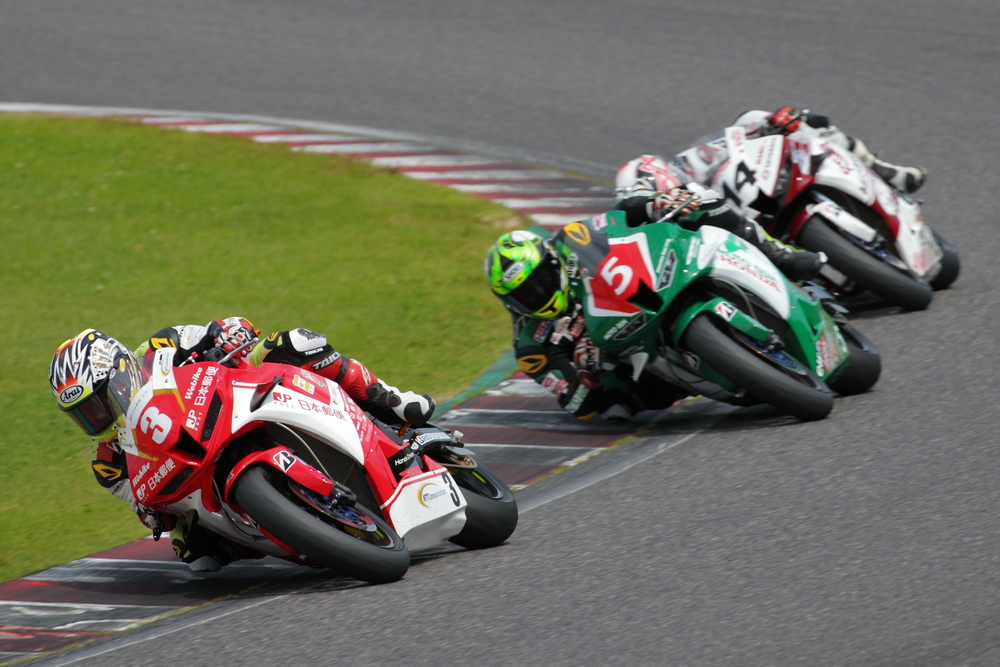 2021年全日本ロードレース選手権 第5戦 鈴鹿 ST600】ベテランと若手の優勝争い 貫禄の小山知良が鈴鹿初優勝 | レポート |  全日本ロードレース選手権 | ブリヂストンモータースポーツ