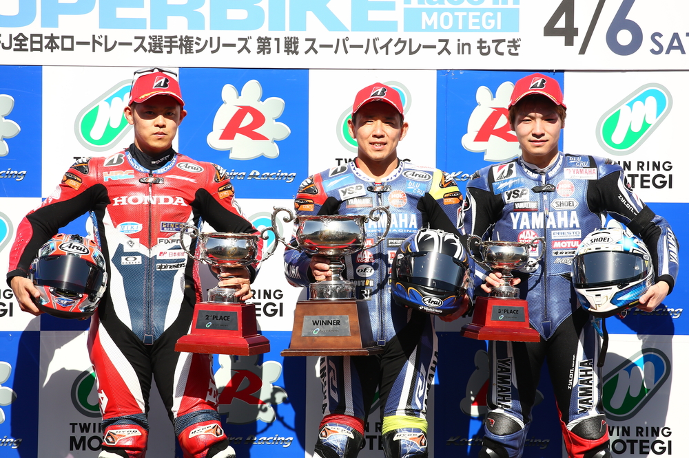 19JRR01_JSB_RC1_podium.JPG