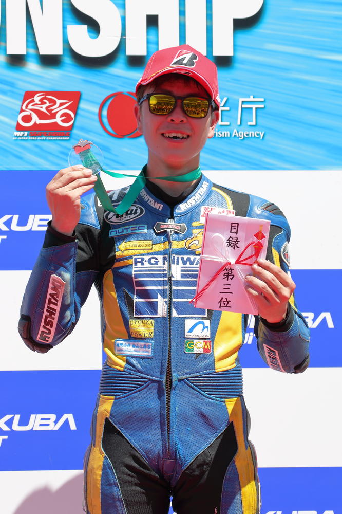 JGP3_SUGAWARA_podium.JPG