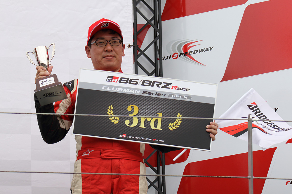 clubOp-podium-124-nishizawa02.jpg