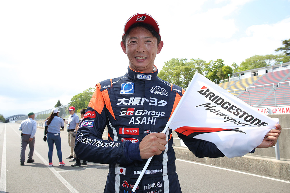 pro-podium1-090-sakaguchi.jpg