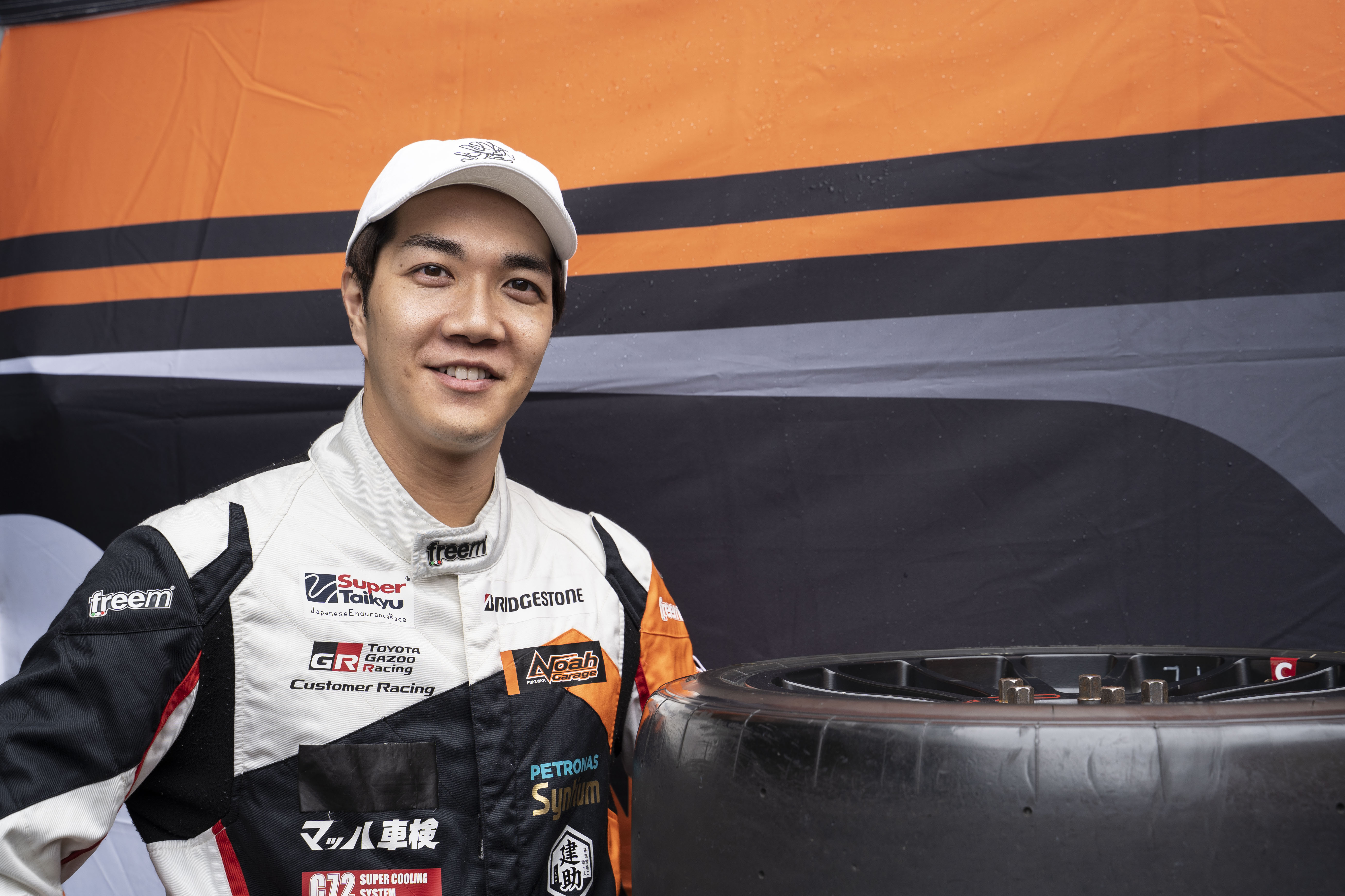 【S耐に集う人々】音楽とサーキットをつなぐ──歌手・中澤卓也のS耐スポット参戦